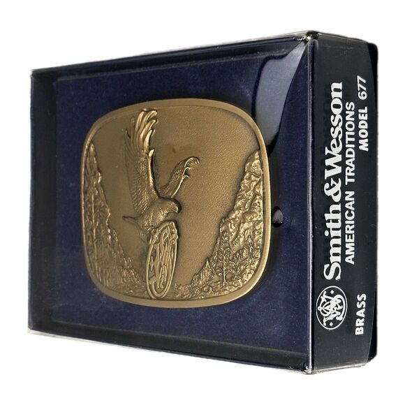 VTG SMITH & WESSON BRASS BELT BUCKLE EAGLE IN FLIGHT w LOGO #677 1980s BRAND NEW - Picture 2 of 9